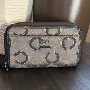 Coach Zip Around Wallet Wristlet Silver/Gray Optic C 